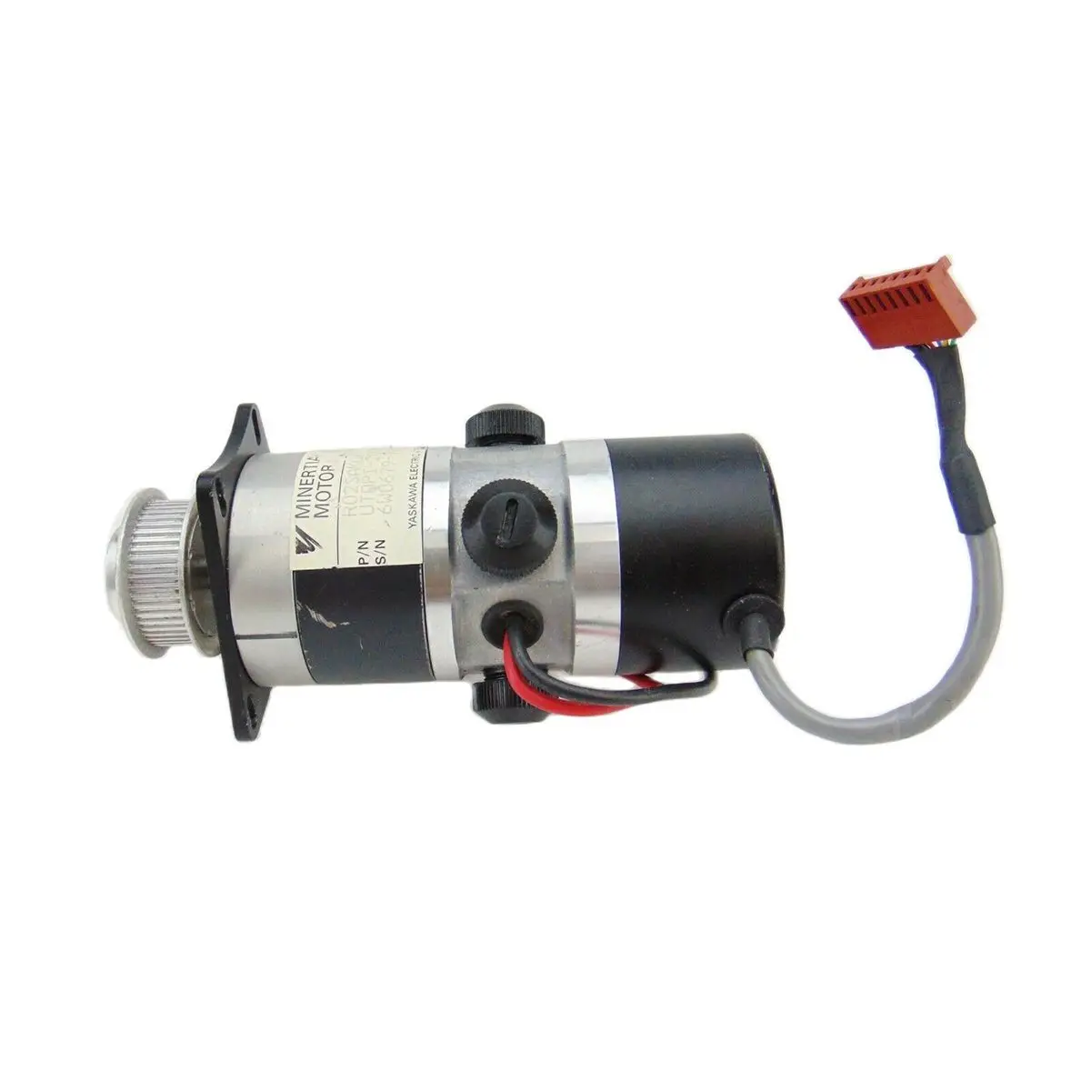 

YASKAWA R02SAKOE P/N UTOPI-200SE мотор используемый в хорошем состоянии