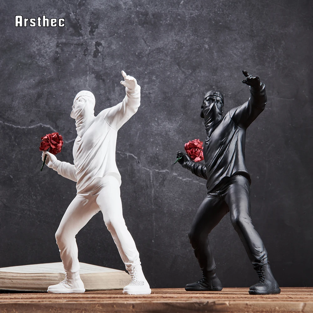 

Бэнкси Метание цветов скульптура из смолы Креативное граффити Ремесла уличного искусства Современное украшение дома Подросток Гостиная С...