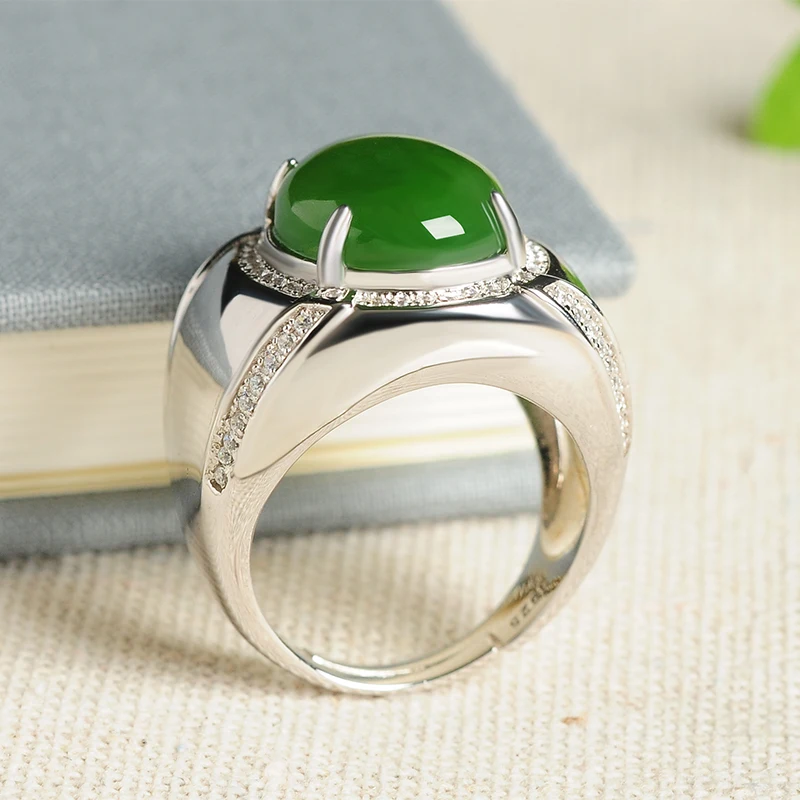 Кольцо из натурального нефрита инкрустированное серебром 925 пробы