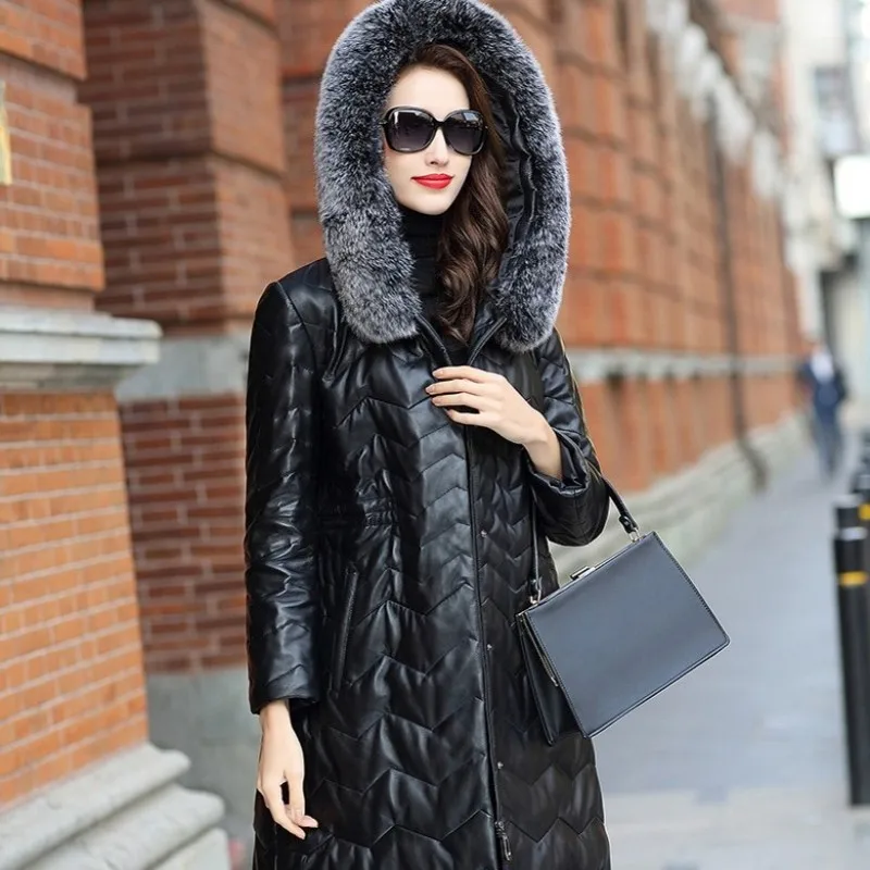 Женский пуховик из натуральной кожи с капюшоном лисьего меха и овечьей шерсти