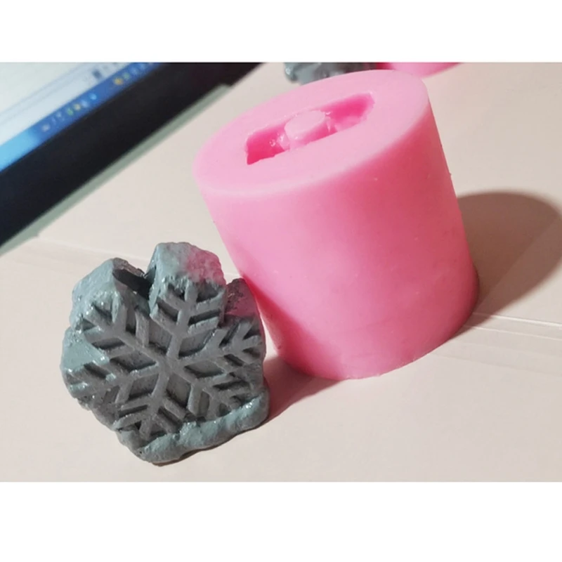 

Christmas Tree Straw Silicone Molds Deer Snowman Snowflake Straw Resin Mold Kit