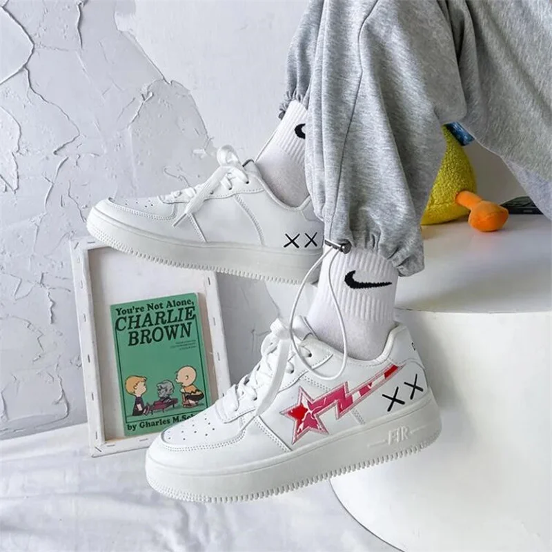 Женские кроссовки из ПУ кожи розовые на плоской вулканизированной подошве