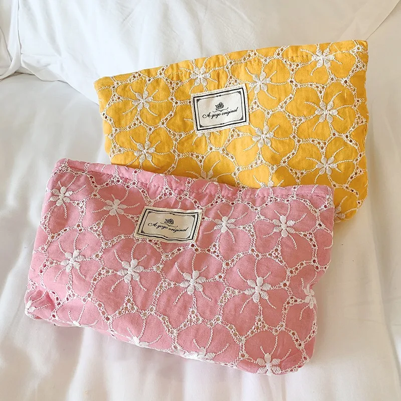 

Retro Embroidered Cosmetic Bag Portable Clutch Bag Women Travel Toiletry Bags Cotton Fabric Sweet Makeup Organizer Beauty Case