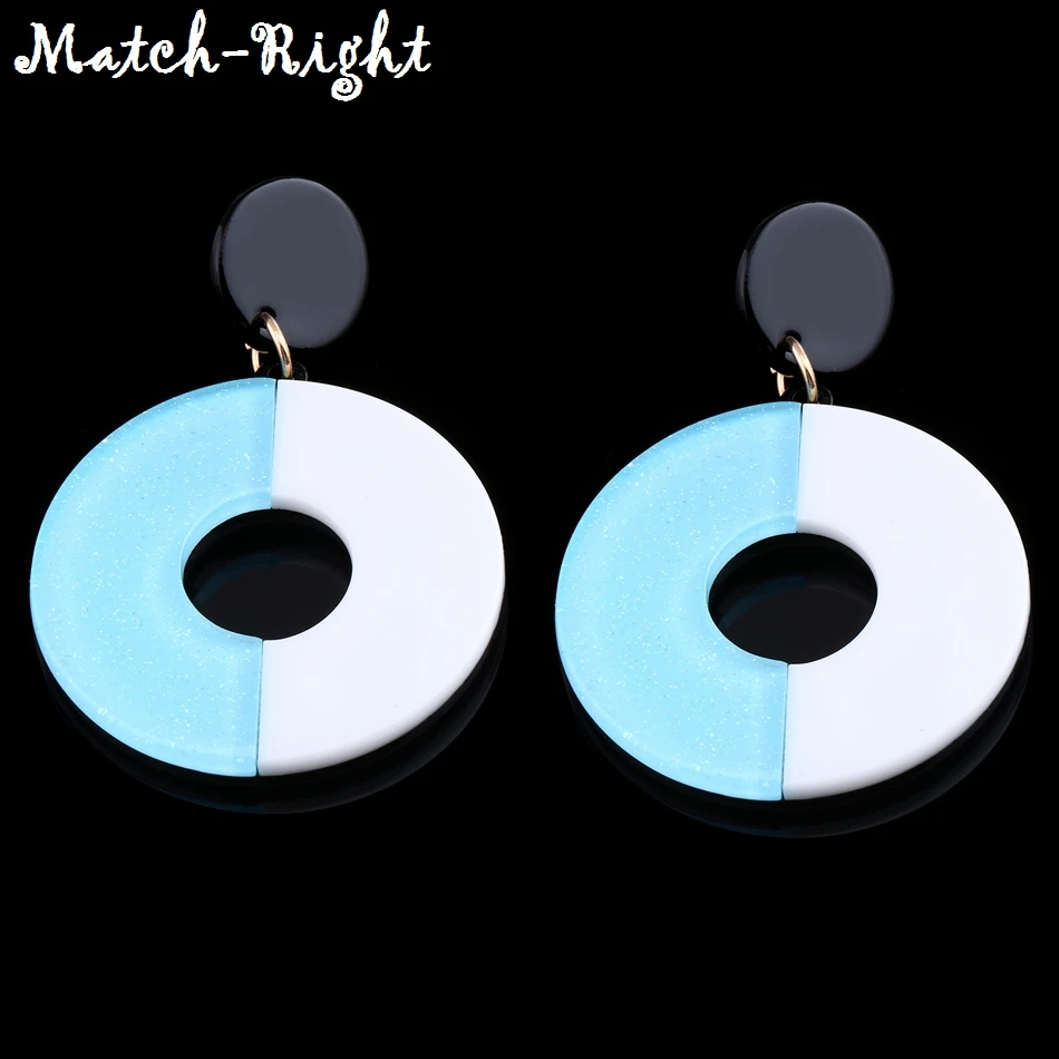 Подходящие модные серьги для