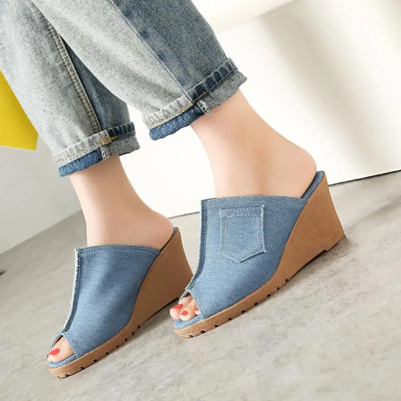 RIZABINA/женские босоножки на танкетке джинсовые шлепанцы с открытым носком Летняя