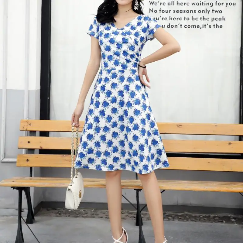 Женское платье до колен с цветочным принтом свободное вечернее в офисном стиле
