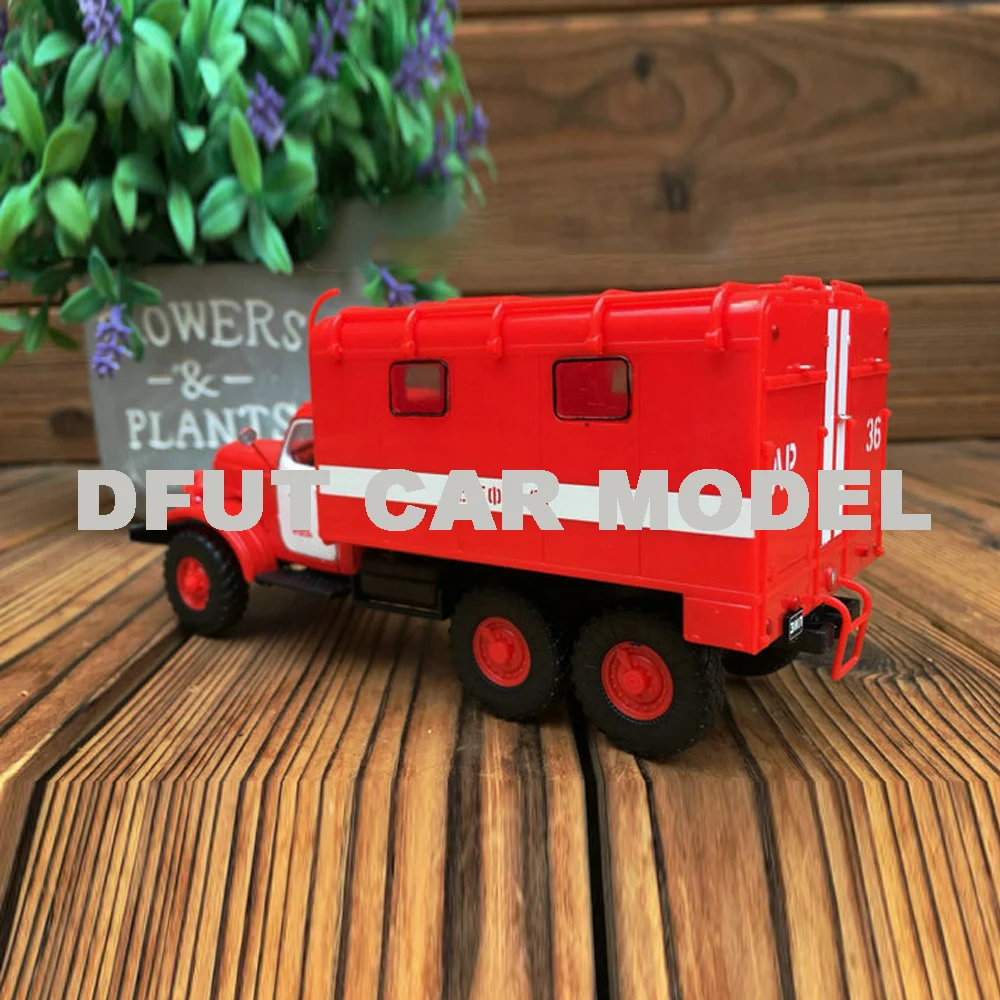 Модель автомобиля из сплава в масштабе 1:43 оригинальные авторизованные