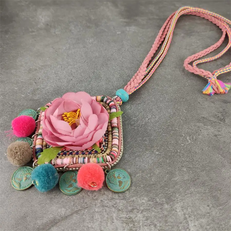 Фото Розовое тканевое цветочное ожерелье с деревянной бусиной для женщин вечерние