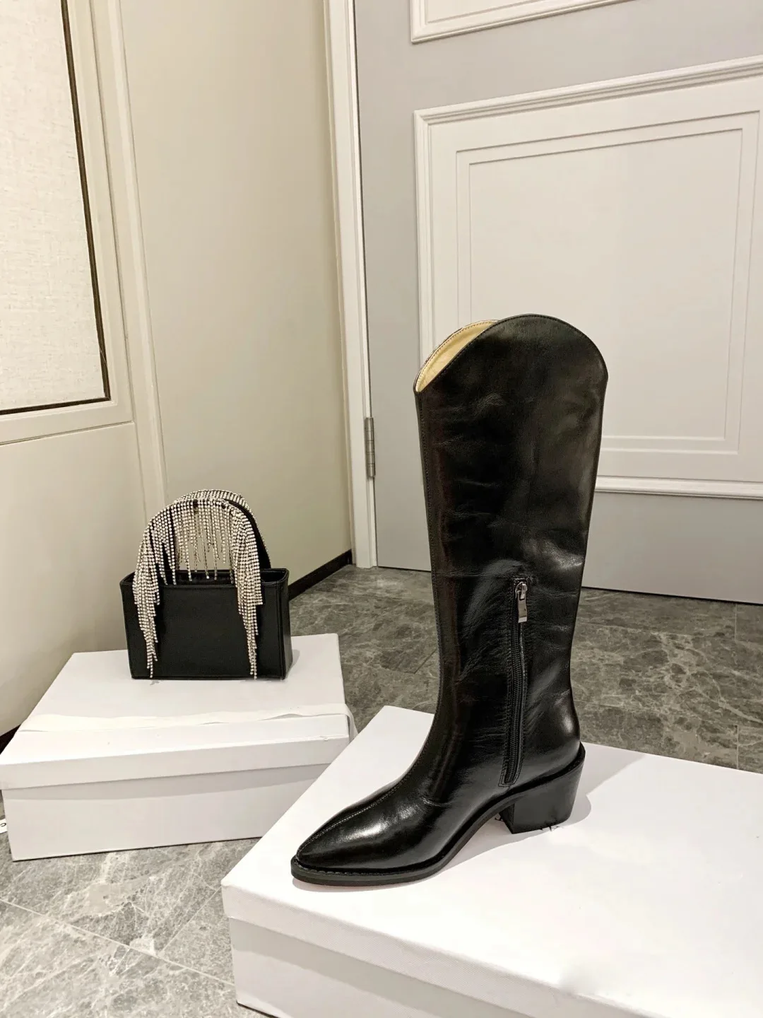 

Thick heel boots women's new autumn and winter 2020 solid color medium net red milk white medium heel pointed boots