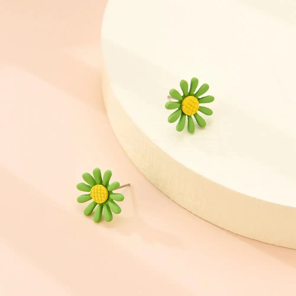 

Elegant Women Small Resin Marguerite Ear Stud Earrings Pierced Jewelry Gift