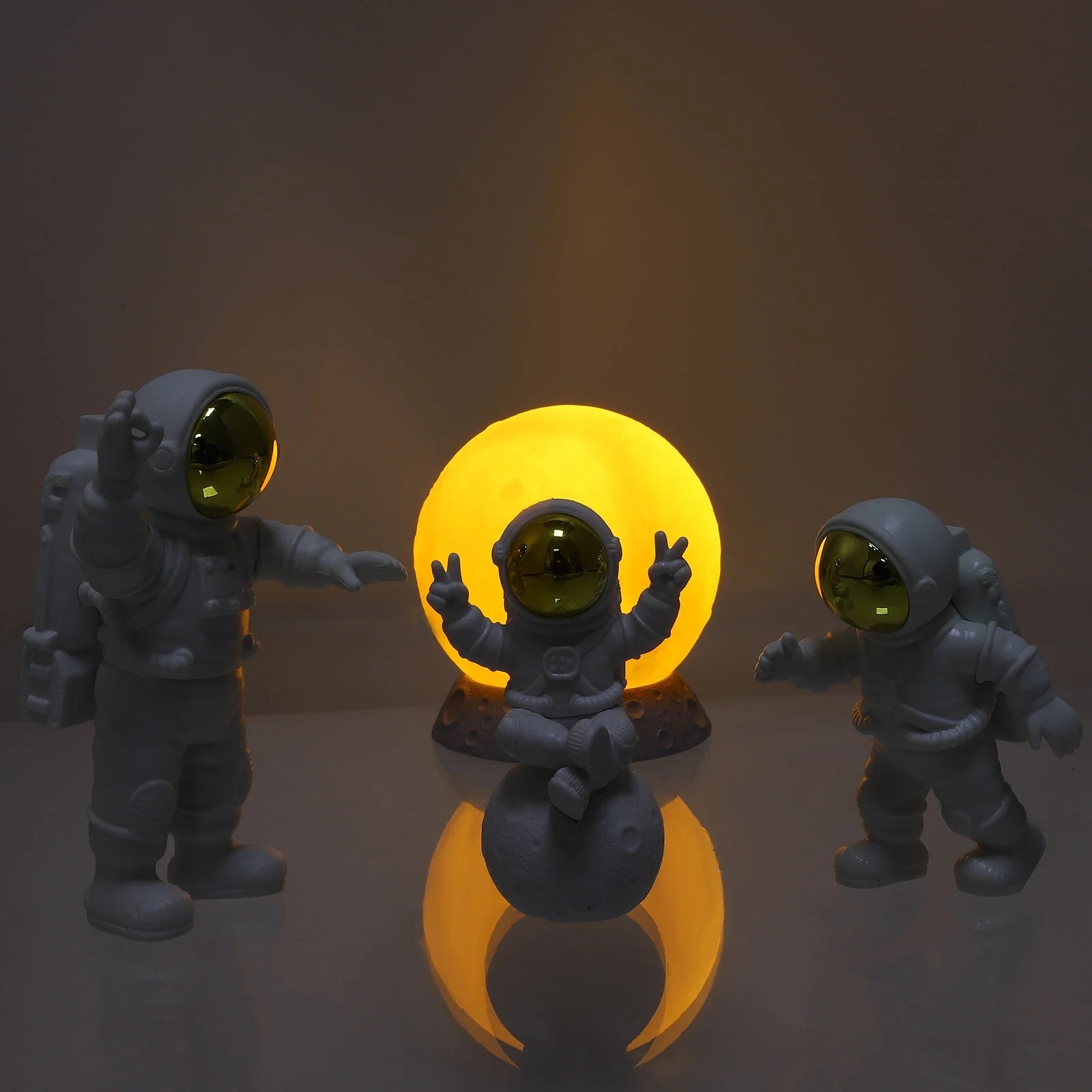 

1 Set Lovely Household Art Astronaut Decors Astronaut Design Desktop Adornments