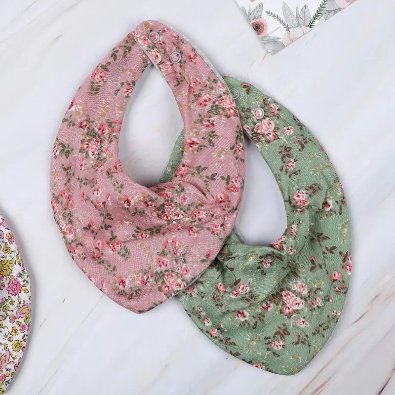 Нагрудник детский треугольный непромокаемый с цветочным принтом | Детская