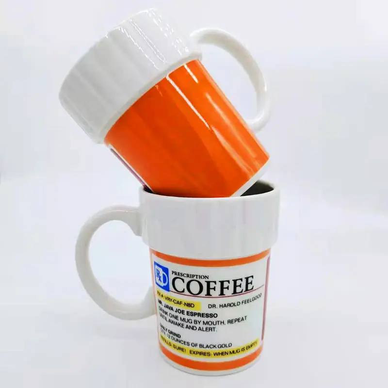 Керамическая чашка объемом 350 мл в виде бутылки с рецептом для таблеток, персонализированная для друзей в качестве забавного подарка.