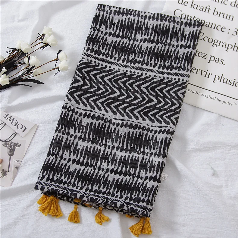 

2020 ethnic style Print Beach towel summer fashion Sunscreen silk Scarves woman Cotton and Linen Scarf winter new tassels Shawl