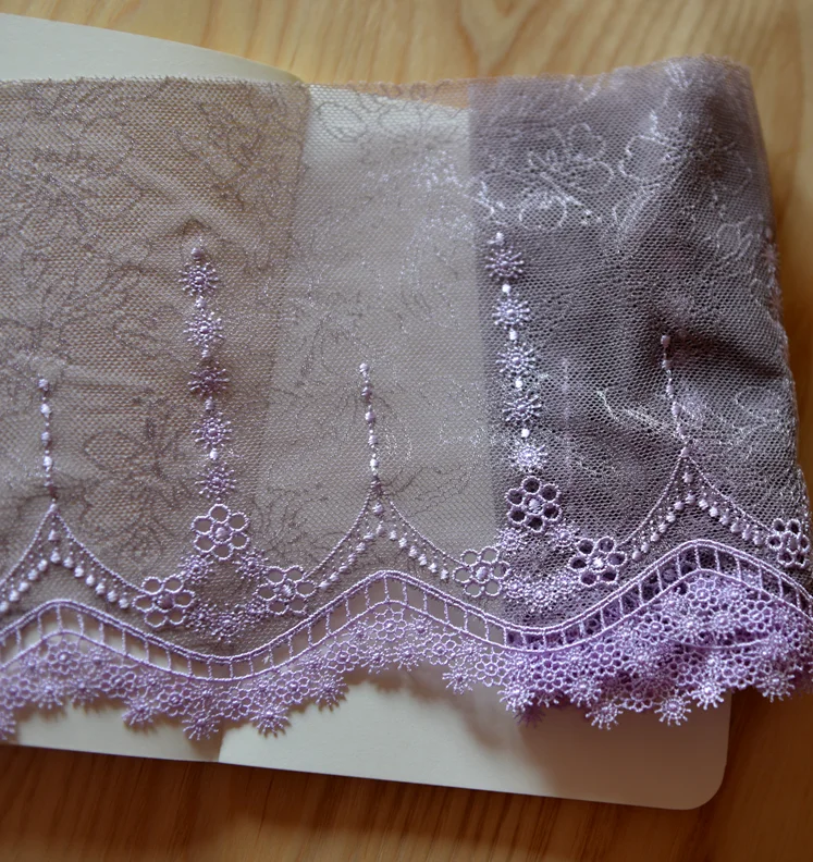 Кружевная ткань с цветочной вышивкой Ширина 17 см | Дом и сад