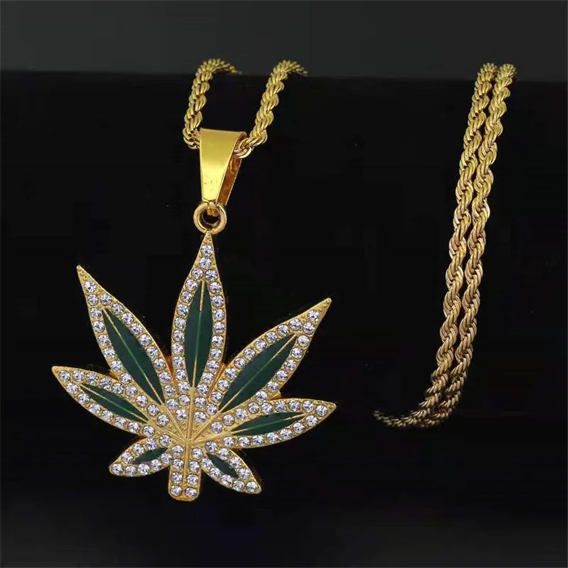 

BAOSHINA Classic Green Maple Leaf Women's Necklace With Gold Color Inlaid Rhinestones Pandent For Women Jewelry Accessories
