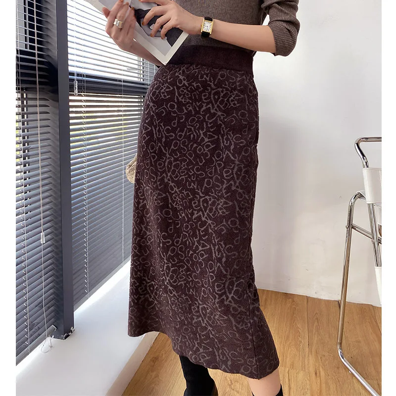 

TVVOVVIN Korean Mid Length Skirt Elastic High Waist Knitted Women's Winter Split Letter Straight Skirts F146