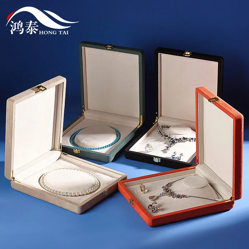 Microfiber necklace box with metal buckle jewelry jewelry box jewelry necklace storage display box can be customized logo
