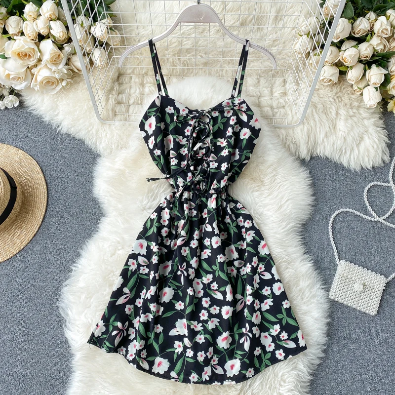 Комбинезон женский пляжный шифоновый с цветочным принтом и рюшами на бретелях |