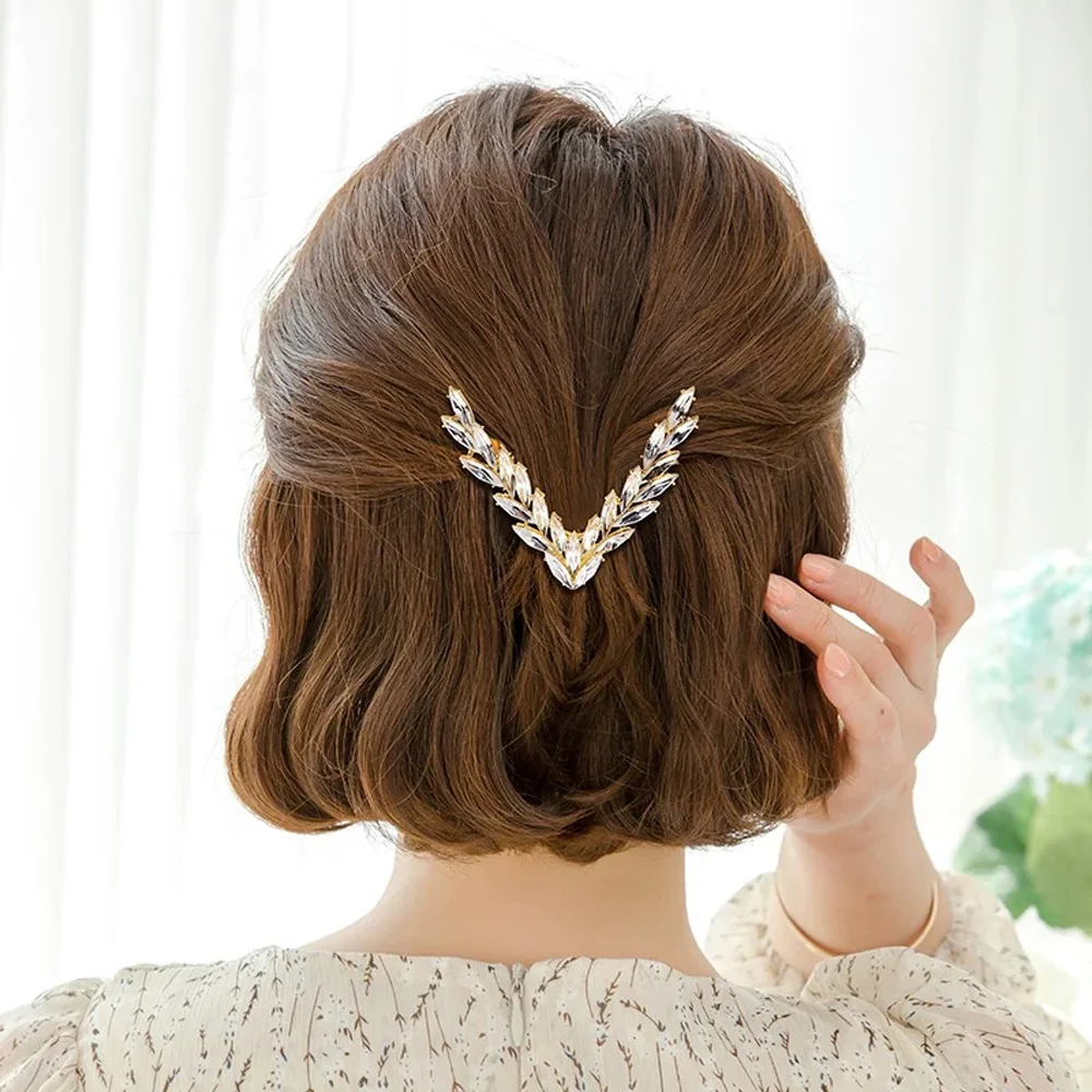 

Simple V-shaped Rhinestone Hair Clip Geometric Metal Glitter Barrette Women Girls Fashion Chic Hairpin Headwear