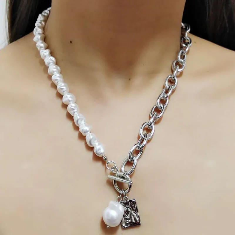 

European And American Fashion Special-shaped Imitation Pearl Retro Geometric Portrait Hangtag Female Clavicle Necklace