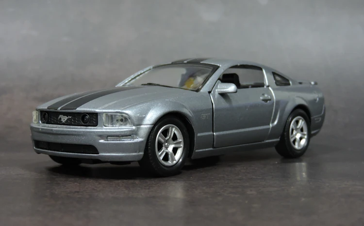 Новинка 1/32 специальный литой металлический автомобиль Mustang GT 2005 Коллекционная
