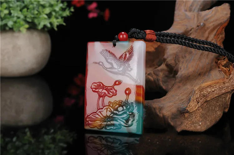 Натуральный китайский цвет нефрита кулон ручной резной кран Лотос Мода