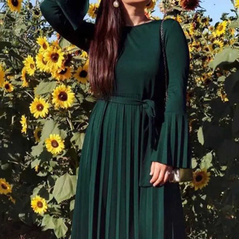 Мусульманских женщин плиссированное платье с расклешенными рукавами макси