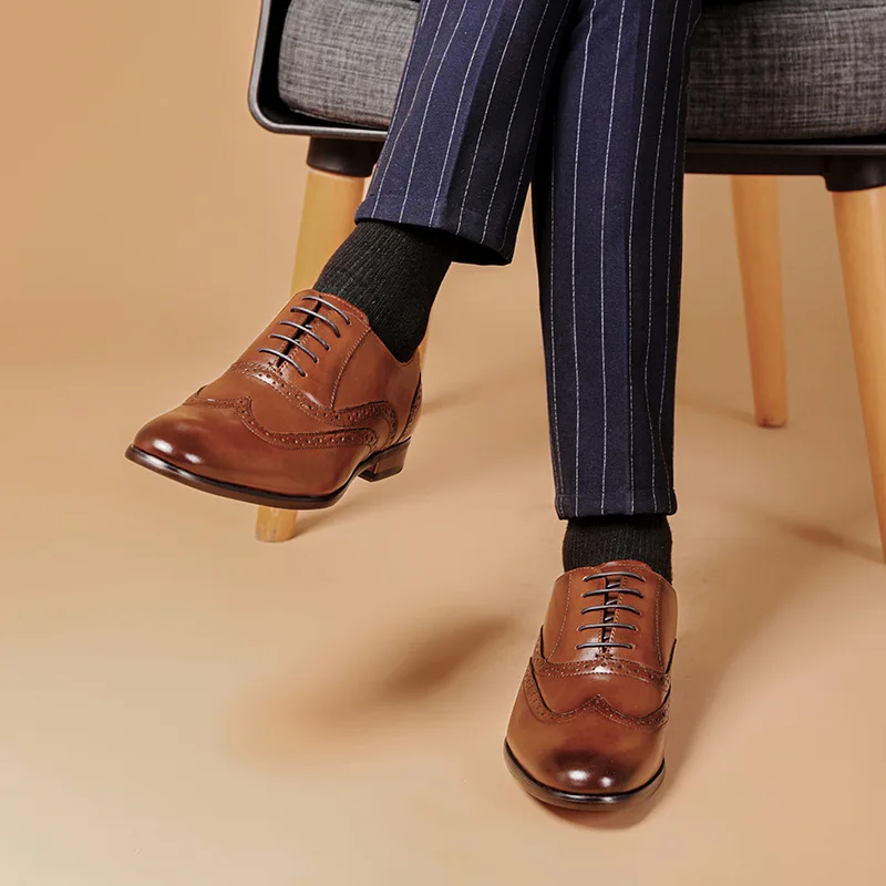 

Autumn British Bullock Carved Men's Shoes Leather Breathable Brown Business Casual Large Size Men's Formal Shoes Wedding Shoes