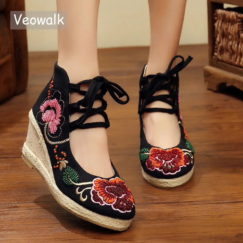 

Оригинальные женские парусиновые туфли Veowalk с вышивкой и ремешком на щиколотке в стиле ретро, женские повседневные туфли на платформе и сре...