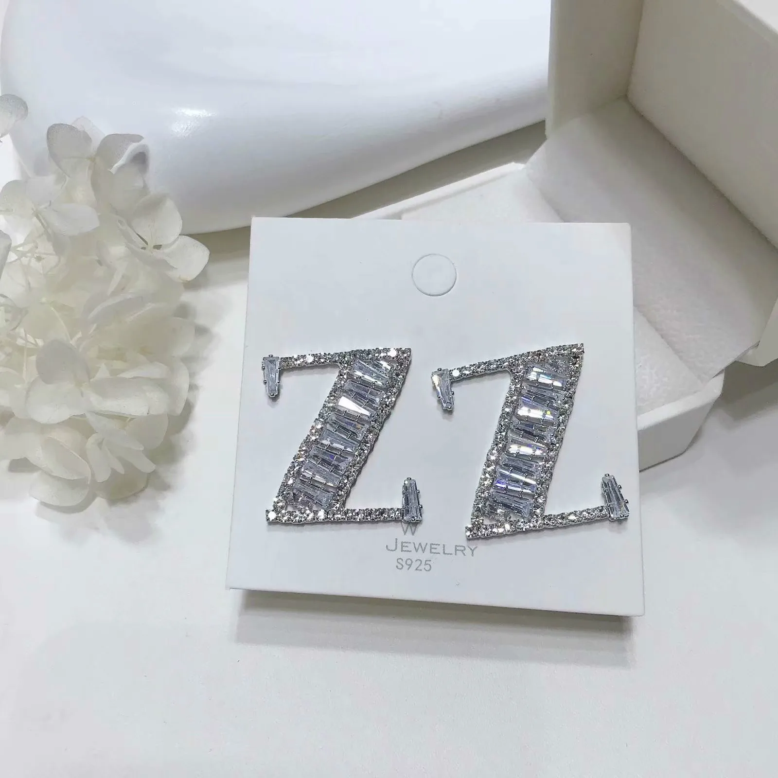 

Korean New Fashion Letter Z Earrings for Women Girls Temperament Inlaid with Rhinestone Earring Exaggerated Flash Party Jewelry