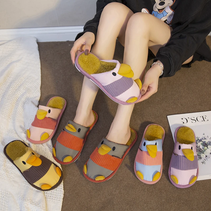 

Зимние новые мужские и женские тапочки симпатичная утка хлопковая обувь для дома модные дизайнерские хлопковые слиперы с животными для муж...