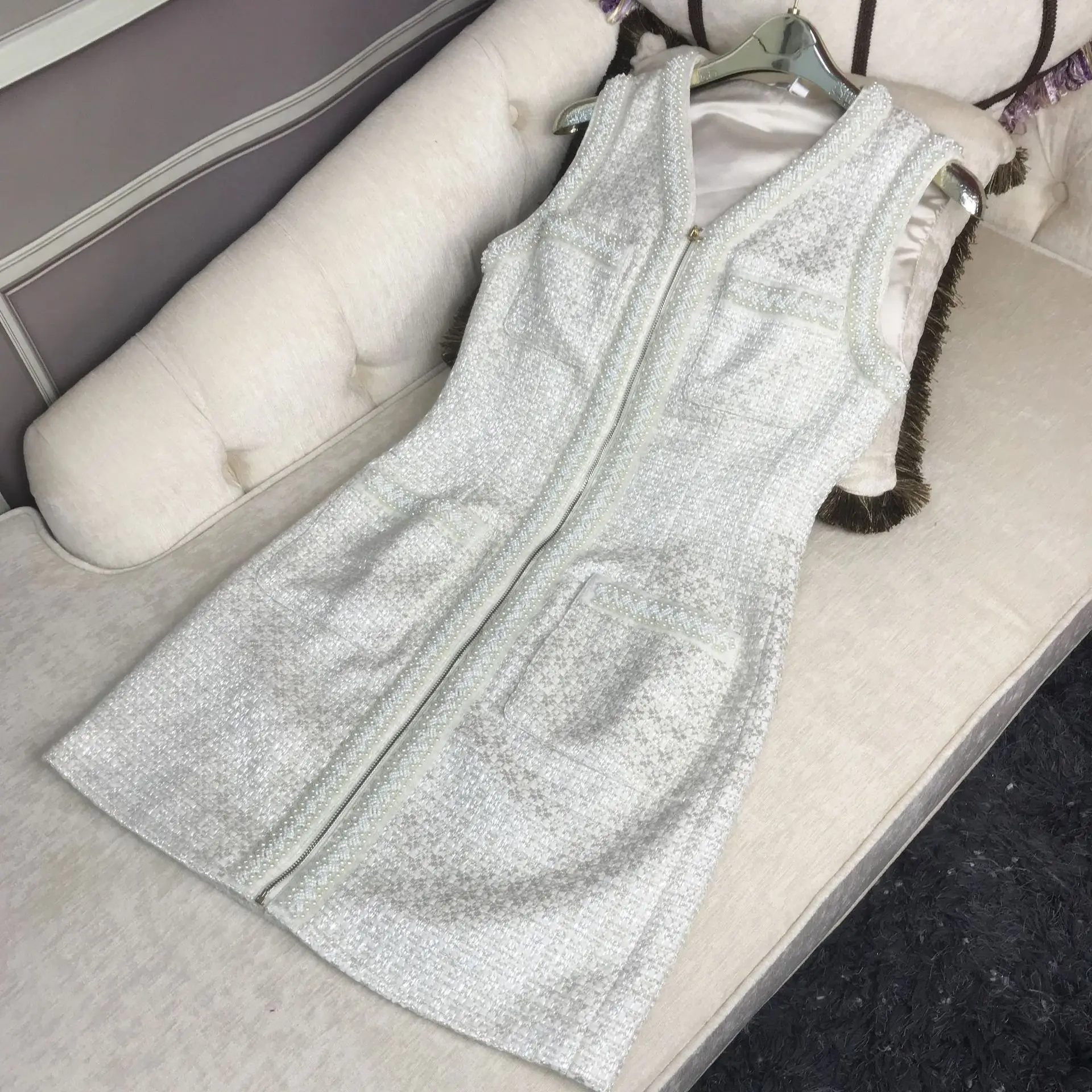 Женское твидовое платье на молнии элегантное офисное с жемчужинами и бисером