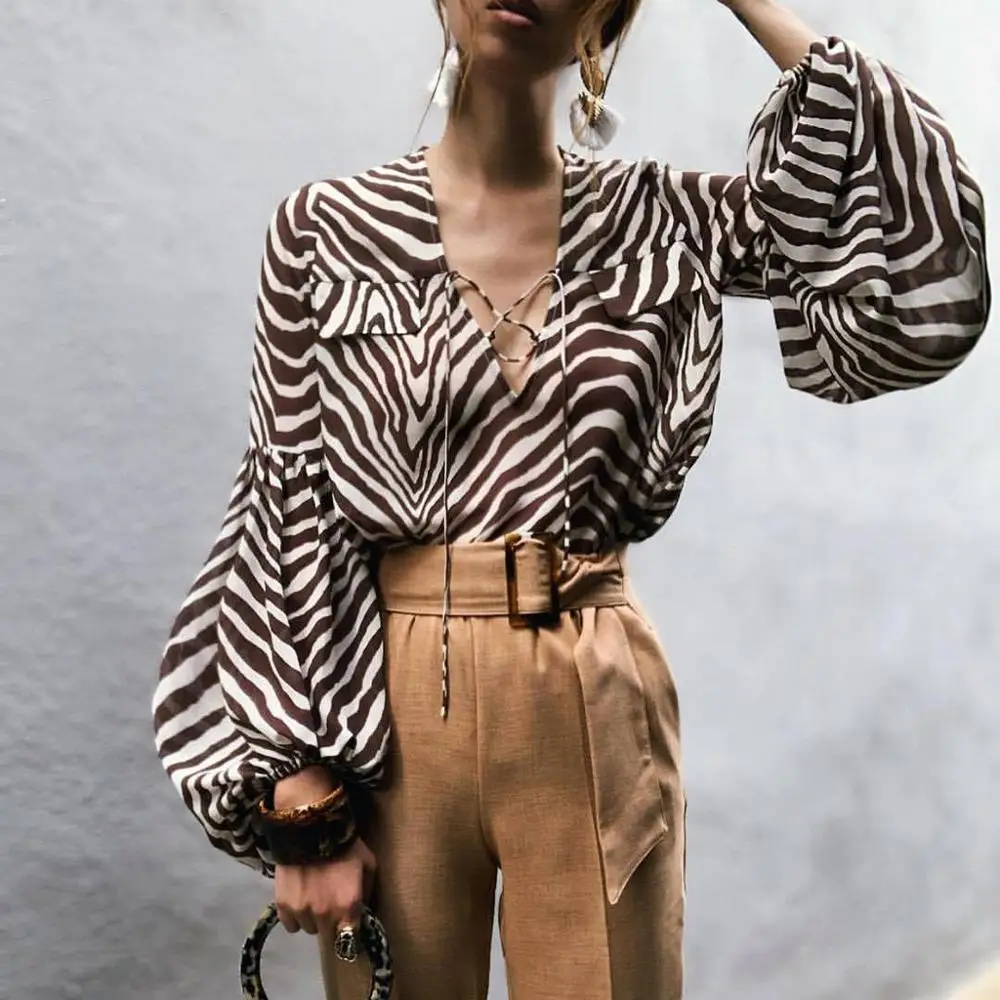 Модная женская рубашка с рукавами-фонариками и глубоким V-образным вырезом