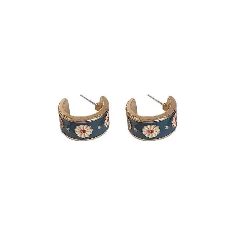 

Showa Small Daisy Retro Gentle Sweet Ear Studs Elegance Oil Painting Semicircle Zou Chrysanthemum Flower Earrings Ear Clips