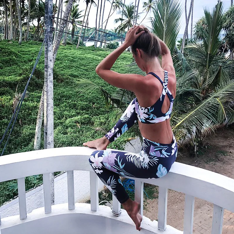 Комплект из двух предметов для женщин Новые Топы с принтом и леггинсы высокой