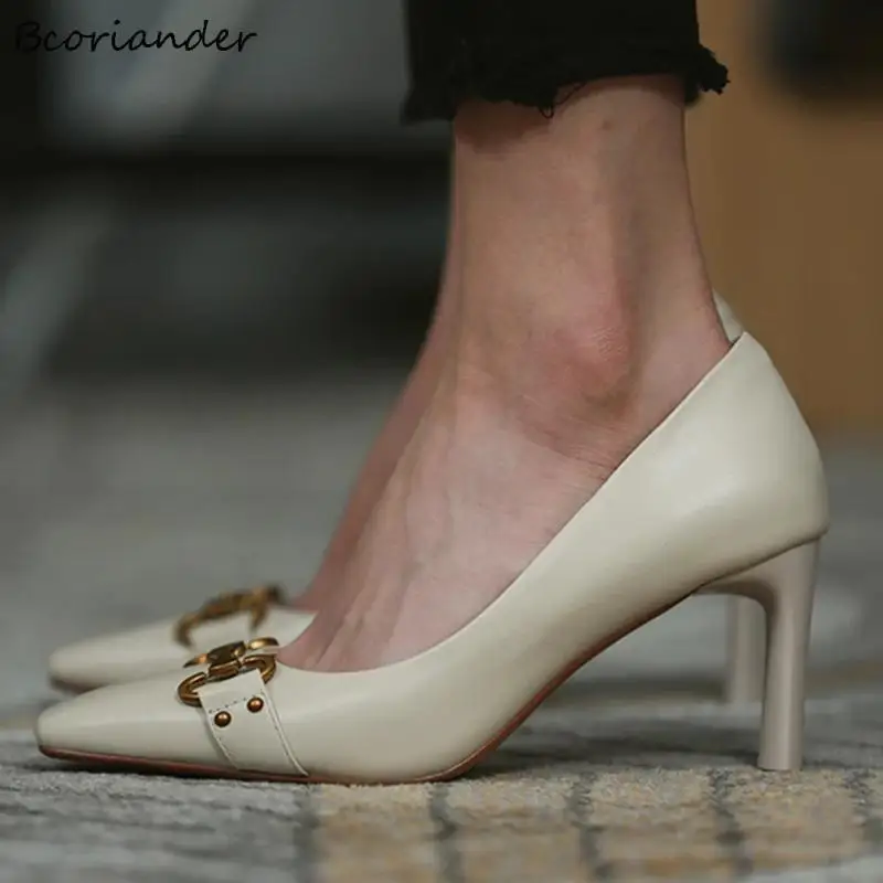 

Женские туфли-лодочки на тонком каблуке, с острым носком