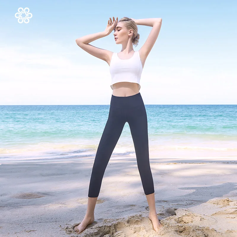 Женская модель женский укороченный топ без рукавов для девушек спортивные