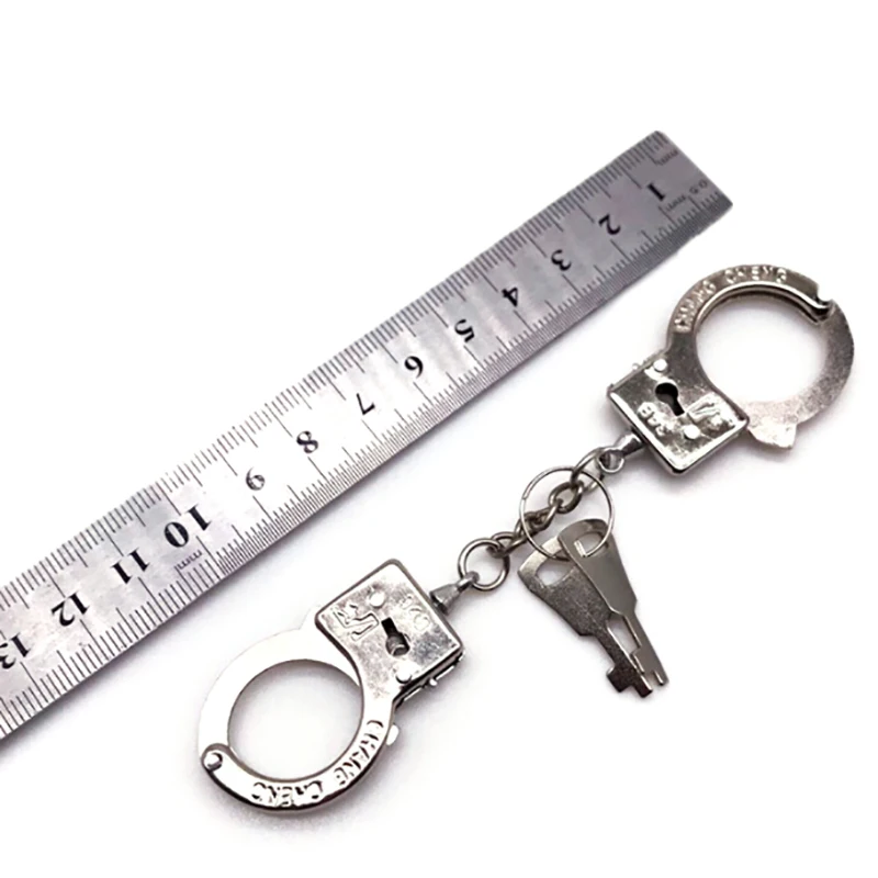 

1pcs Alloy Key Holder Simulation Handcuffs Model Key Chain For Men Best Gift Funny Accessories Metal Keychain