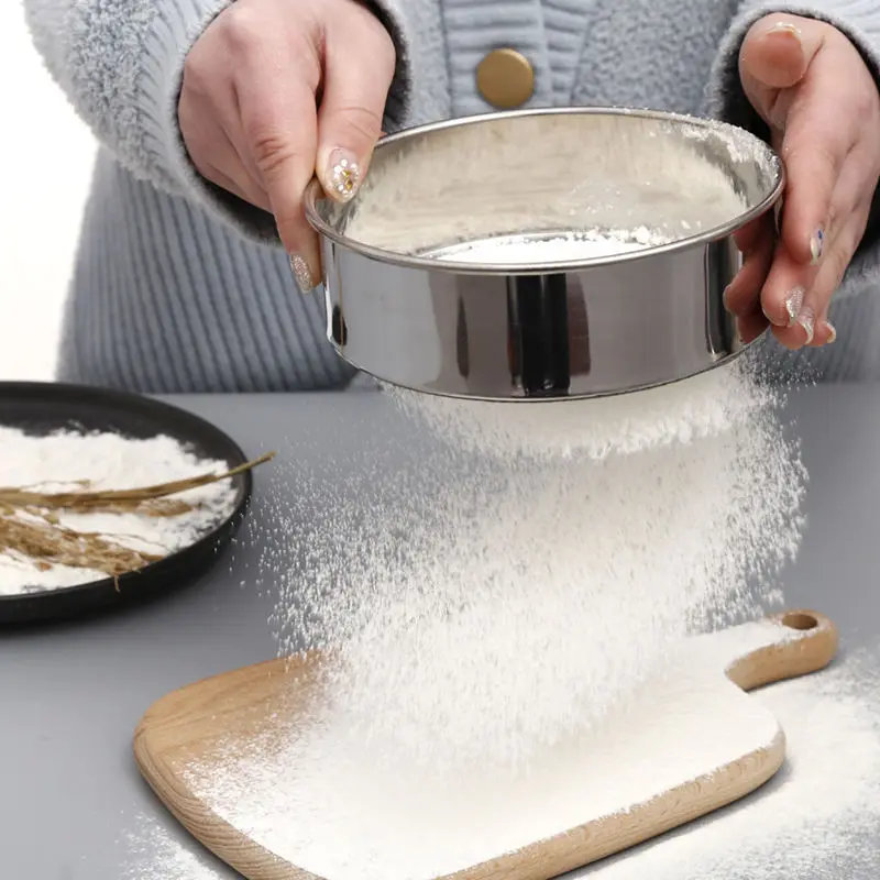 

1Pcs Stainless Steel Flour Sieve Round Shape 60 Hole Fine Mesh Flour Sifter Professional Strainer Sifters for Kitchen Baking Tea