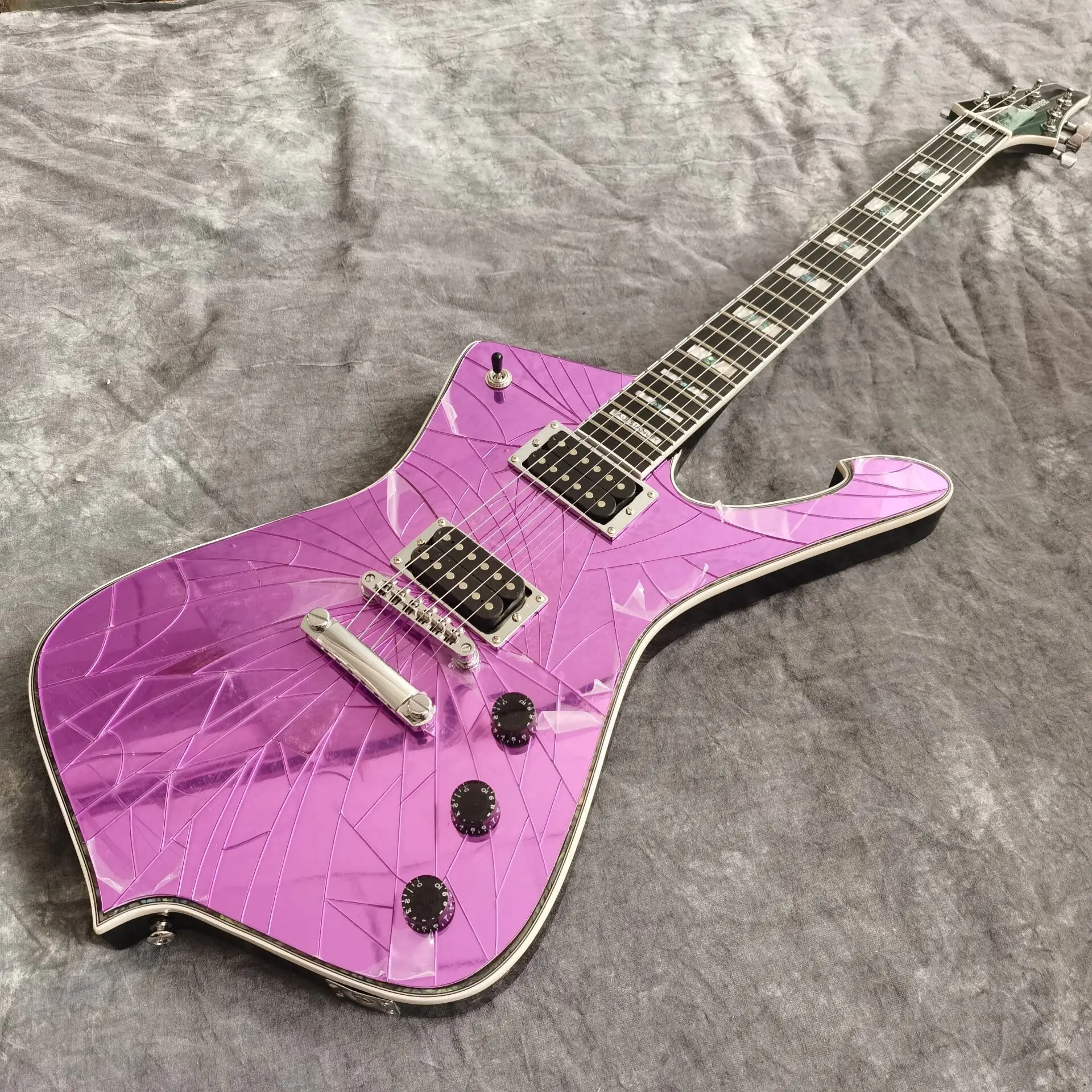 

Электрическая гитара. Фиолетовая цветная зеркальная Верхняя панель gitaar. Высококачественная грифельная доска из палисандра. Ручная работа 6...