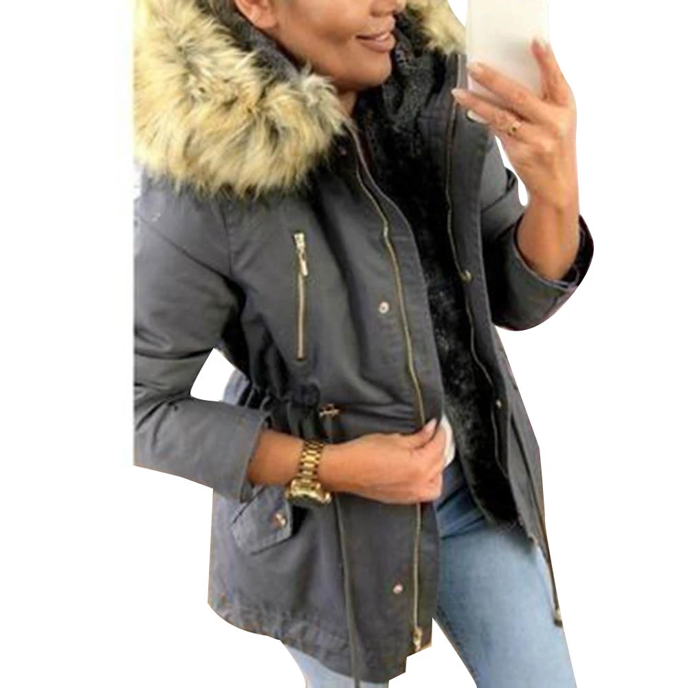 Пуховик женский с капюшоном и длинным меховым воротником | Женская одежда