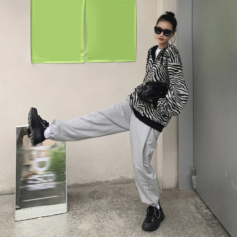 

2020 autumn hooded collar loose New zebra print all-match streetwear sweatshirt for women trendy cardigan coat V924