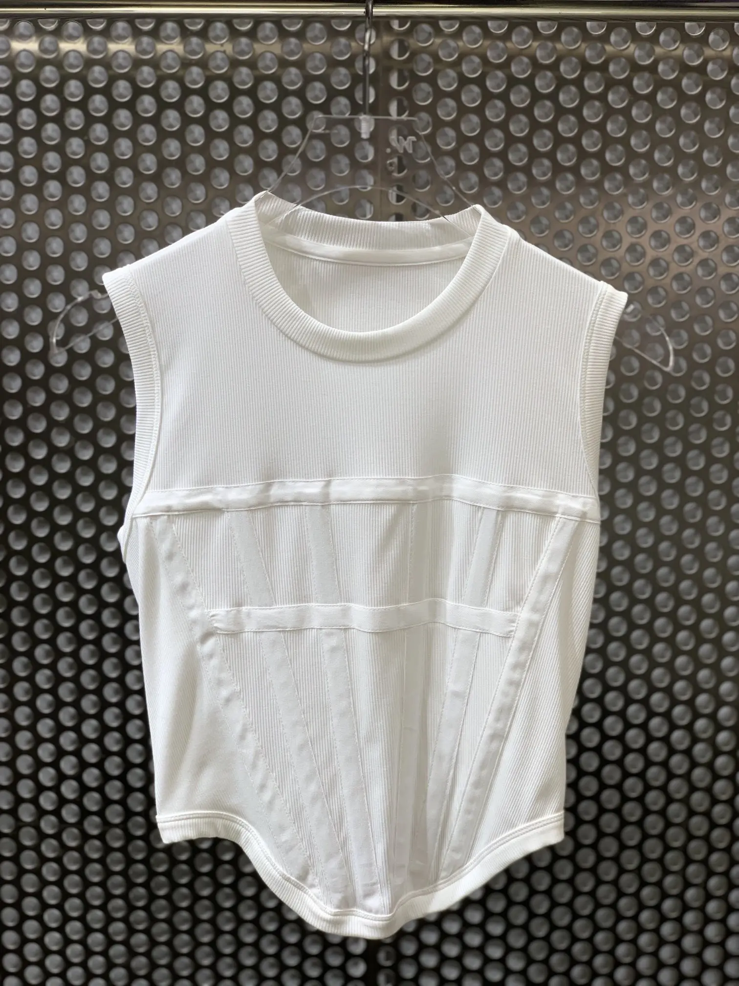 

women 2021 fashion new sleeveless sexy casual solid color fish bone rivet top 0404