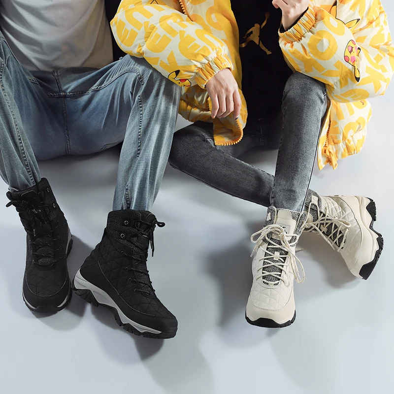 Мужские походные ботинки черные на шнуровке сохраняют тепло мужская спортивная