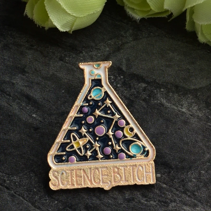 Брошь булавка научный эксперимент чашка химическая реакция космическая планета