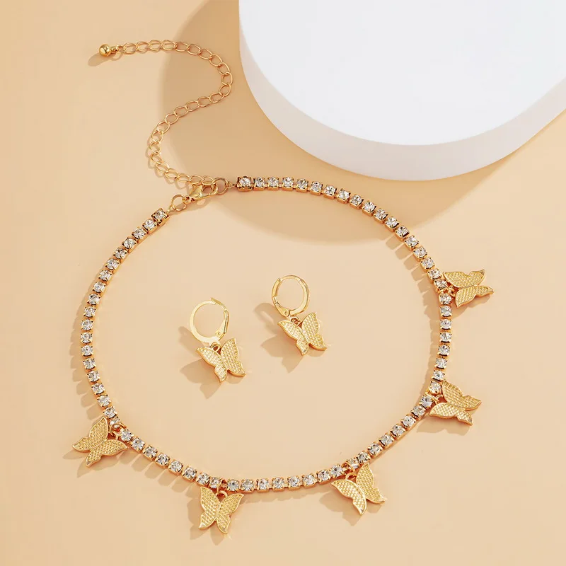 

Vintage Temperament Rhinestone Butterfly Choker Necklace for Women Elegant Fashion Geometric Clavicle Necklace Jewelry Gift