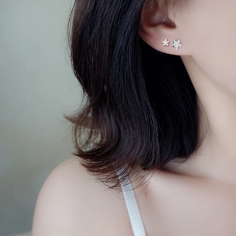 

Five-leaf clover petal earrings female simple small fresh frangipani earrings silver earrings student gifts wholesale
