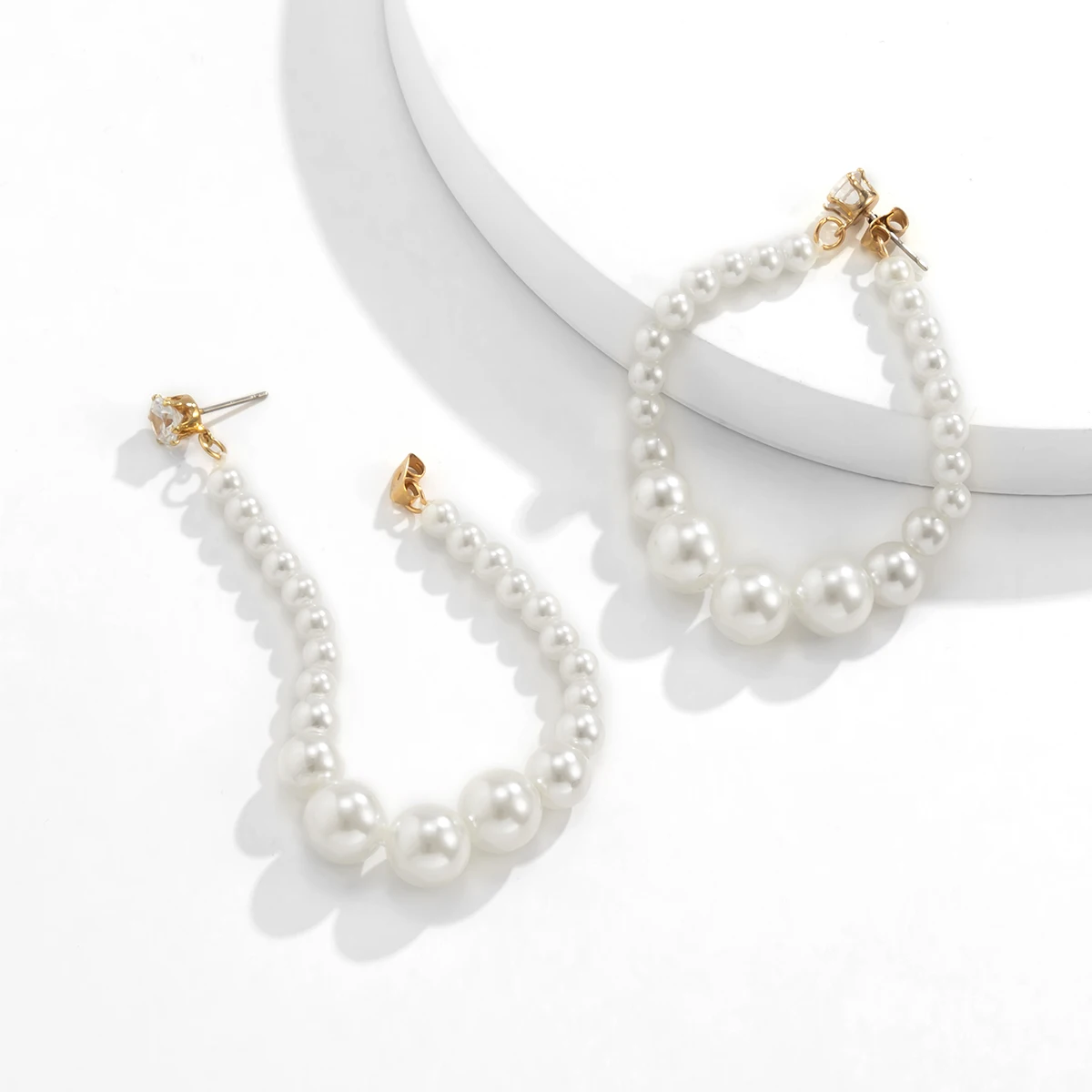 Классические Элегантные висячие серьги Ingemark с имитацией жемчуга и кисточкой для