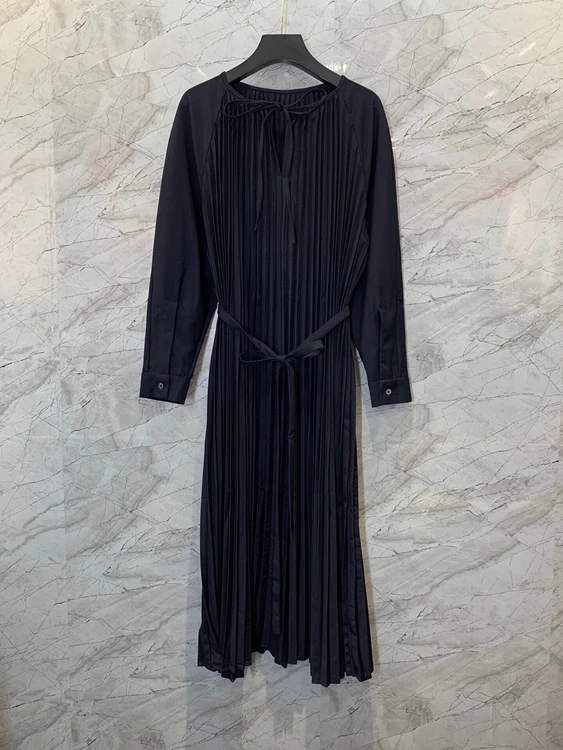 

Женское однотонное плиссированное платье с длинным рукавом и поясом